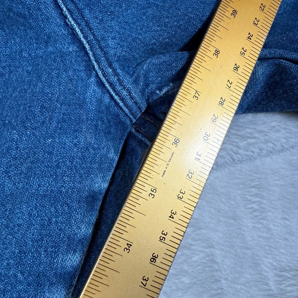 Wrangler Jeans Mens 36x38 Blue Denim Straight Leg Classic‎ Fit Pants Made In USA